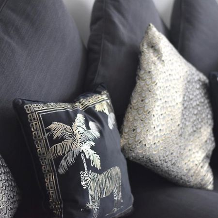 Modern Town Centre Flat - Free Shared Parking, King Size Bed, 5 Minutes Walk To Beach ボーンマス エクステリア 写真