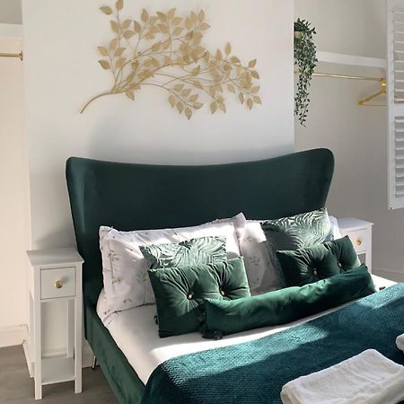 Modern Town Centre Flat - Free Shared Parking, King Size Bed, 5 Minutes Walk To Beach ボーンマス エクステリア 写真