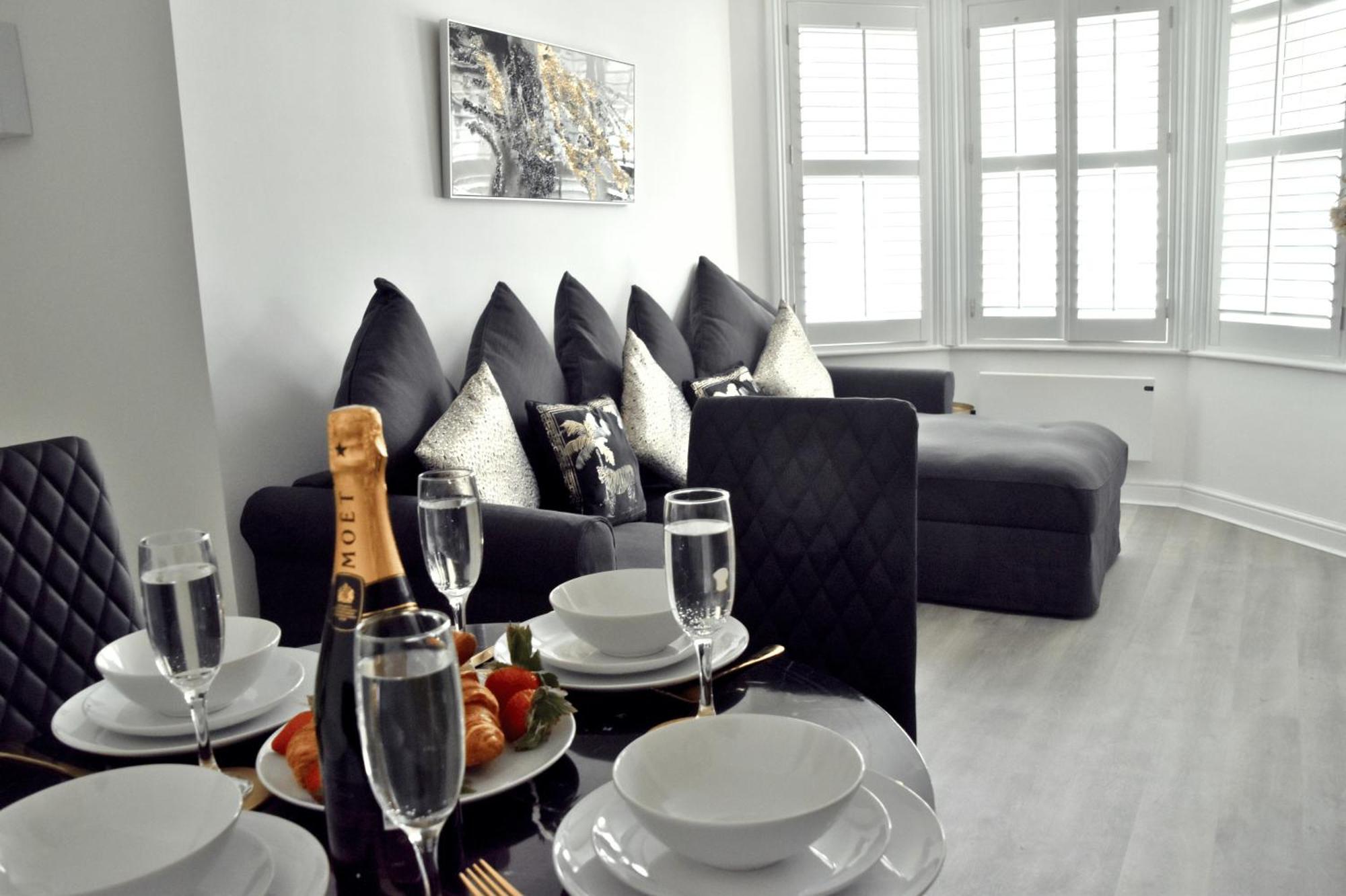 Modern Town Centre Flat - Free Shared Parking, King Size Bed, 5 Minutes Walk To Beach ボーンマス エクステリア 写真