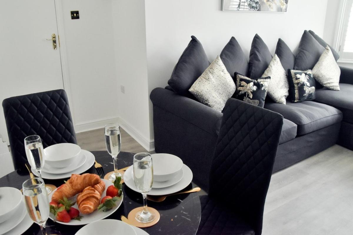 Modern Town Centre Flat - Free Shared Parking, King Size Bed, 5 Minutes Walk To Beach ボーンマス エクステリア 写真