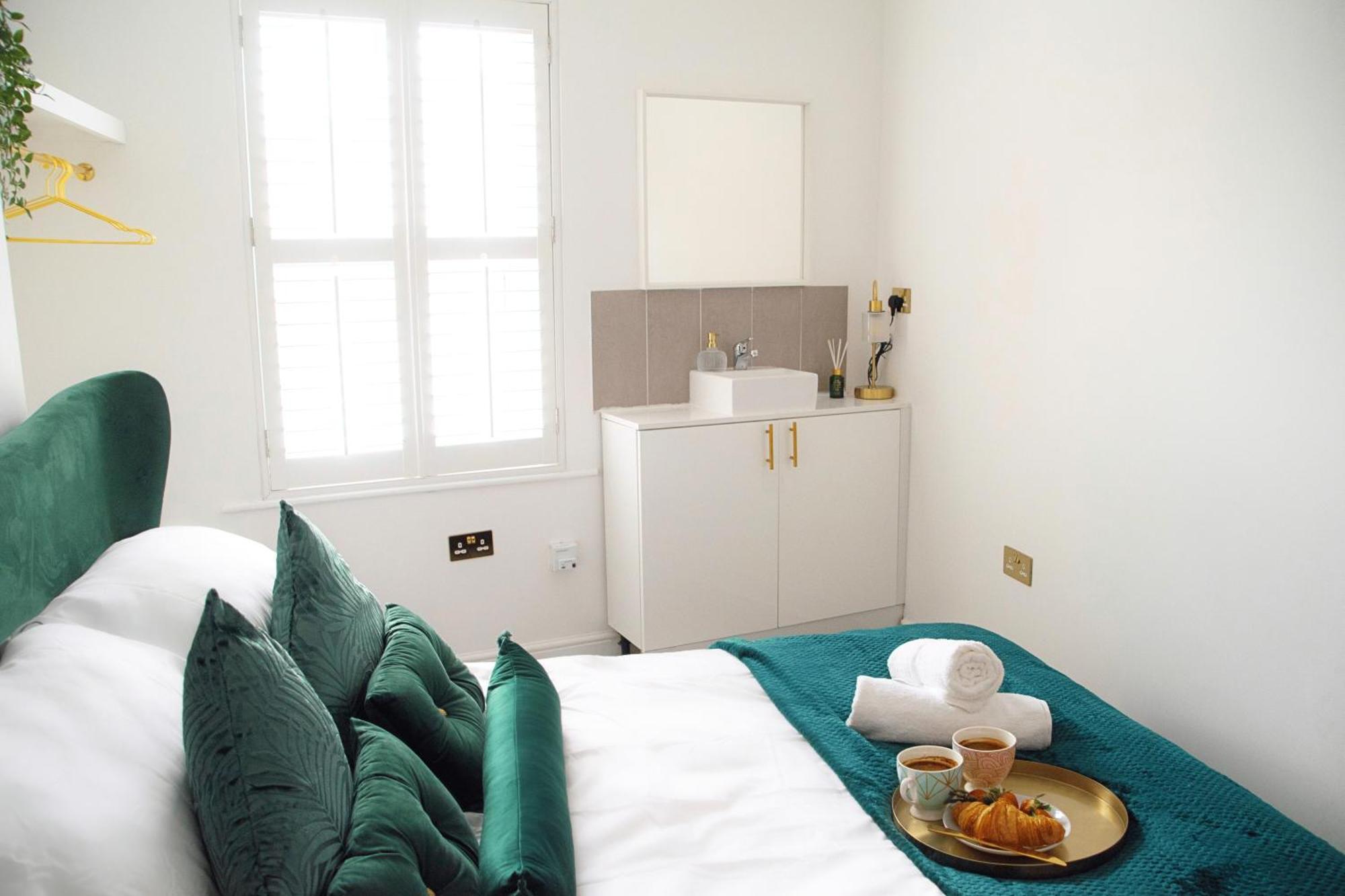 Modern Town Centre Flat - Free Shared Parking, King Size Bed, 5 Minutes Walk To Beach ボーンマス エクステリア 写真