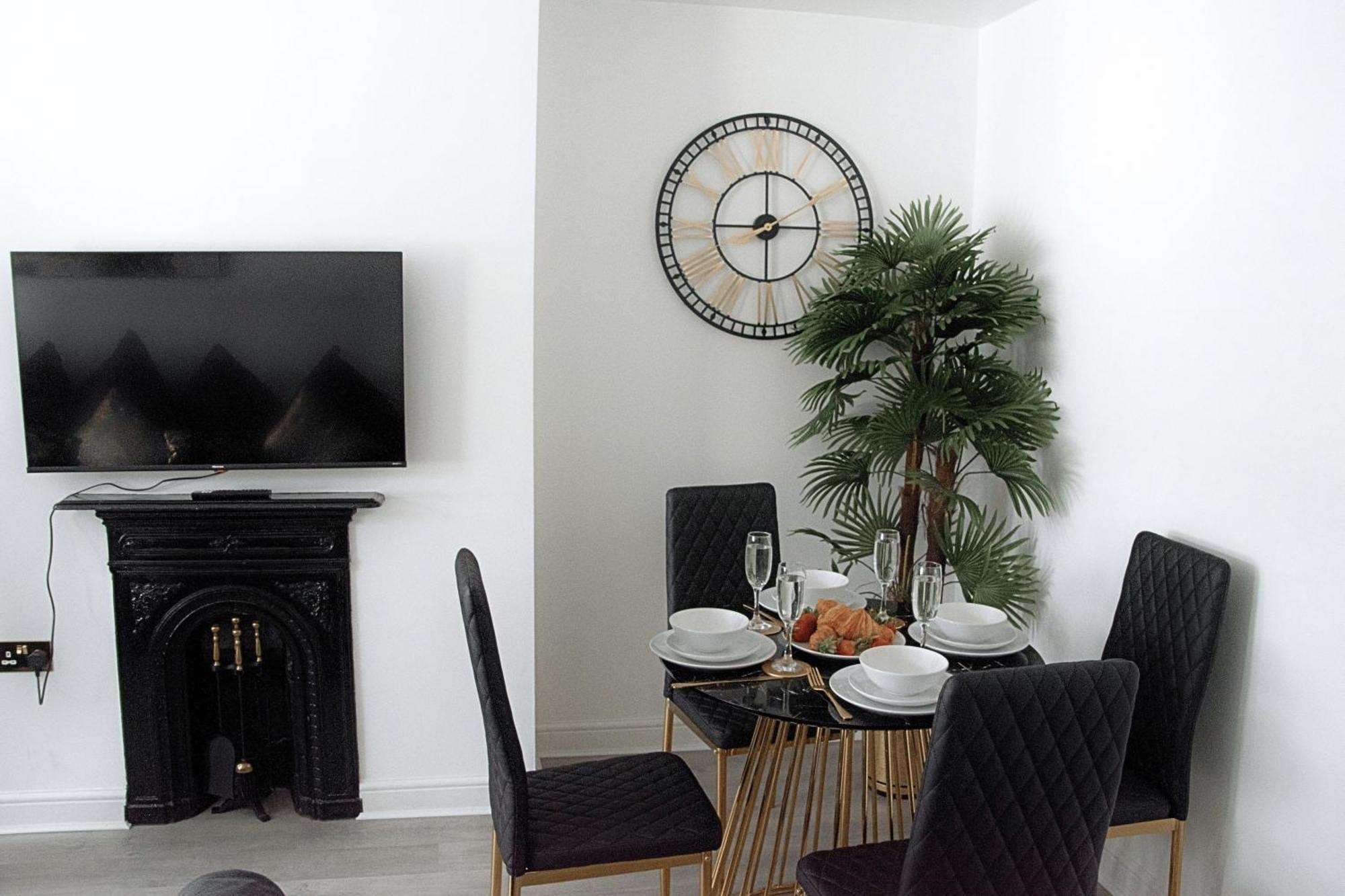 Modern Town Centre Flat - Free Shared Parking, King Size Bed, 5 Minutes Walk To Beach ボーンマス エクステリア 写真