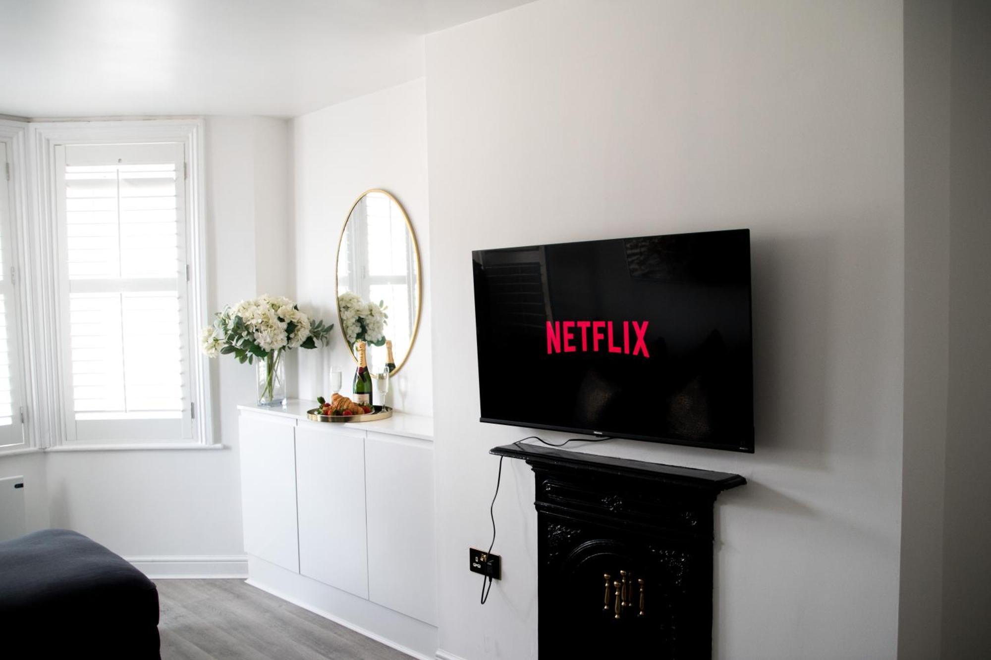 Modern Town Centre Flat - Free Shared Parking, King Size Bed, 5 Minutes Walk To Beach ボーンマス エクステリア 写真