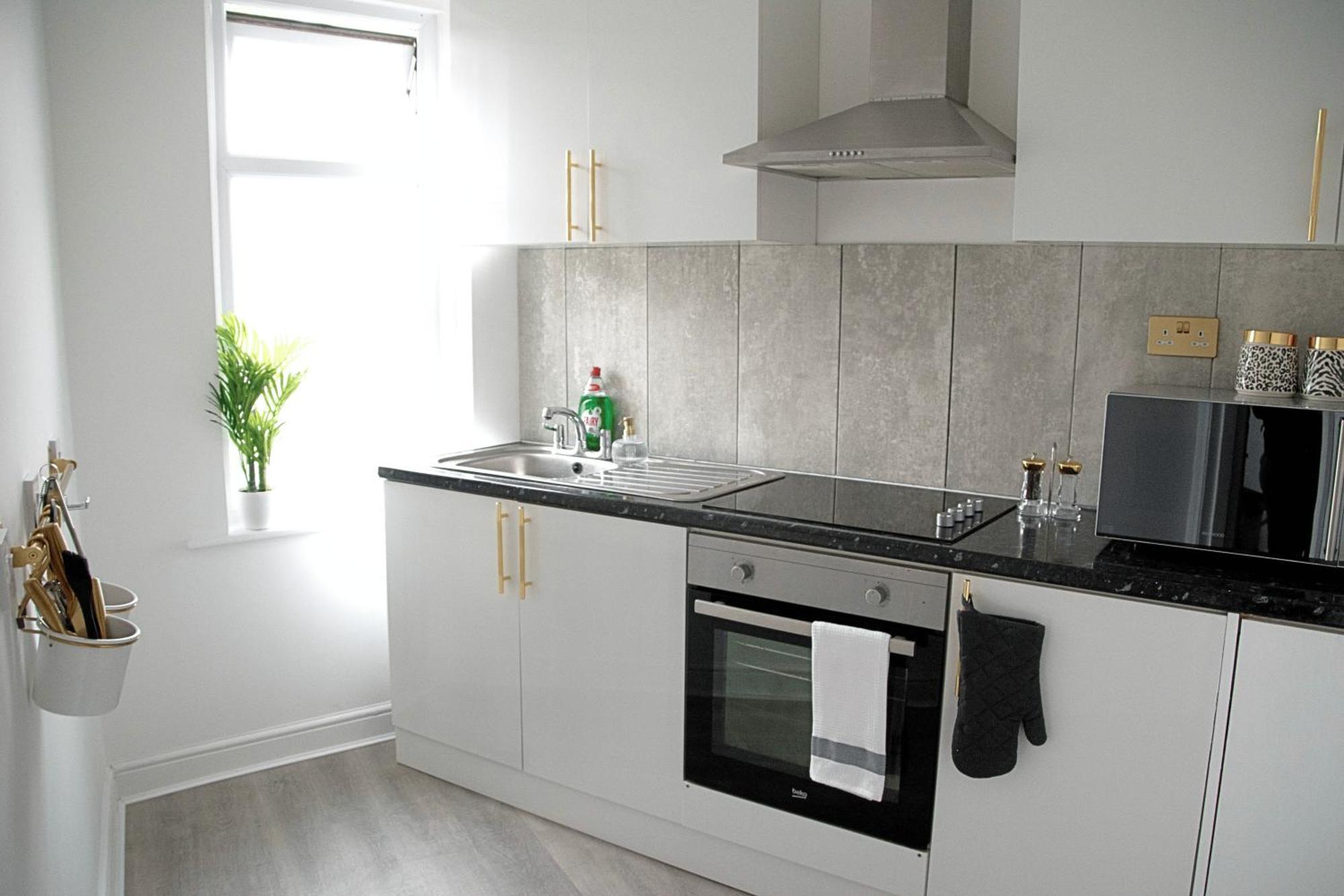 Modern Town Centre Flat - Free Shared Parking, King Size Bed, 5 Minutes Walk To Beach ボーンマス エクステリア 写真