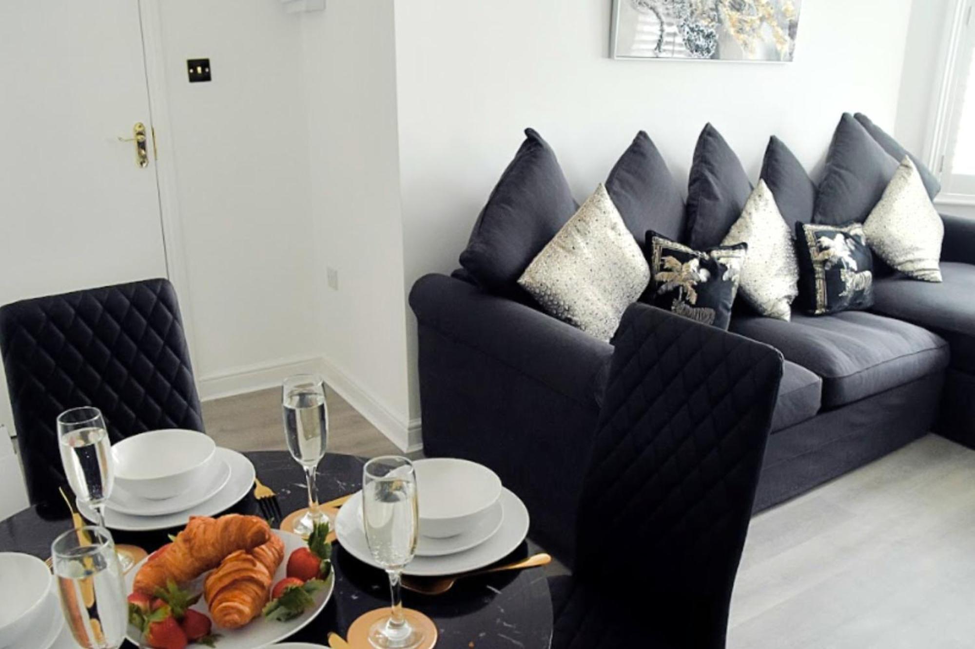 Modern Town Centre Flat - Free Shared Parking, King Size Bed, 5 Minutes Walk To Beach ボーンマス エクステリア 写真